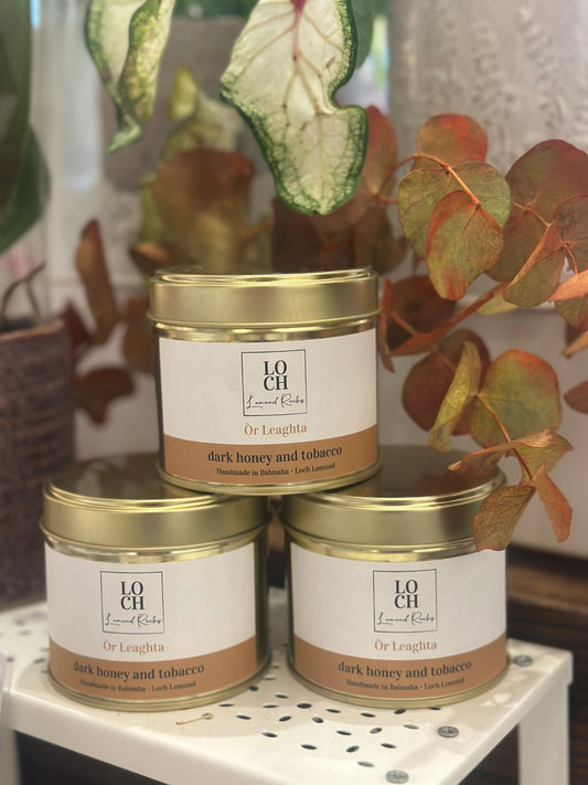 Dark Honey & Tobacco Loch Lomond Rocks candle